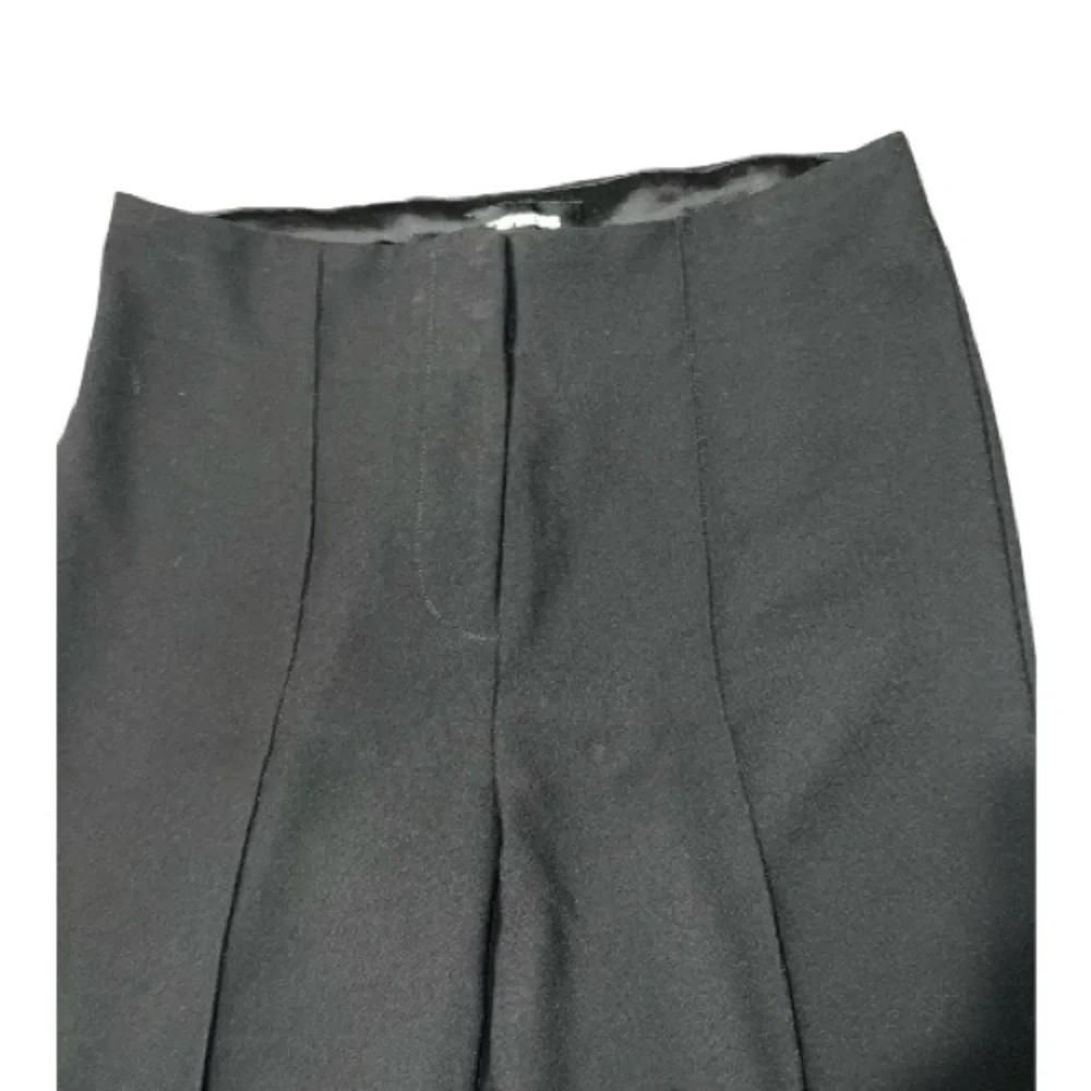 Express Black pleated front Women's Pants - Picture 3 of 5